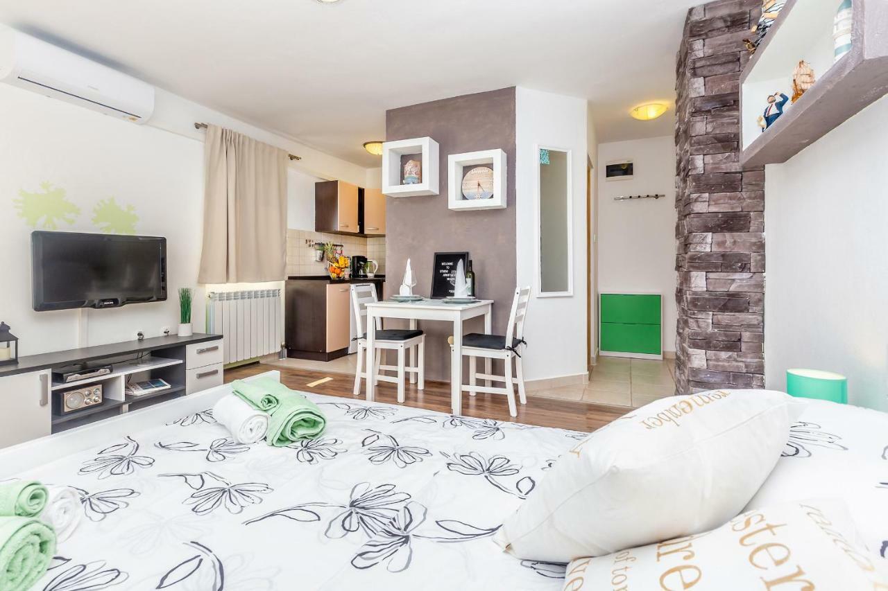 오미살즈 Studio Apartman Magdalena 아파트 외부 사진