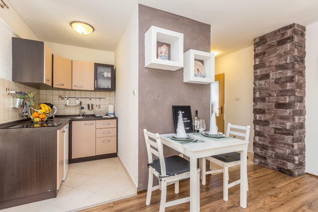 오미살즈 Studio Apartman Magdalena 아파트 외부 사진