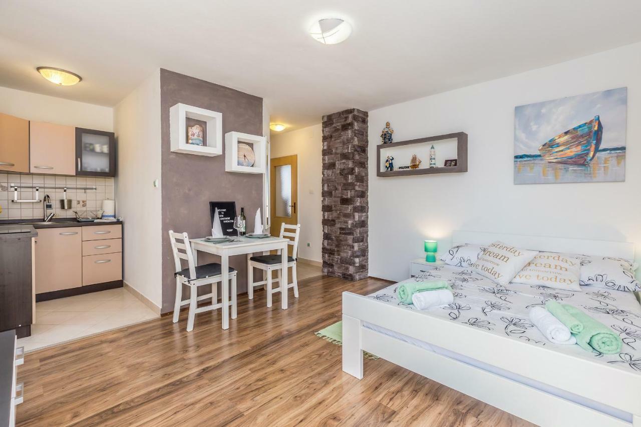 오미살즈 Studio Apartman Magdalena 아파트 외부 사진