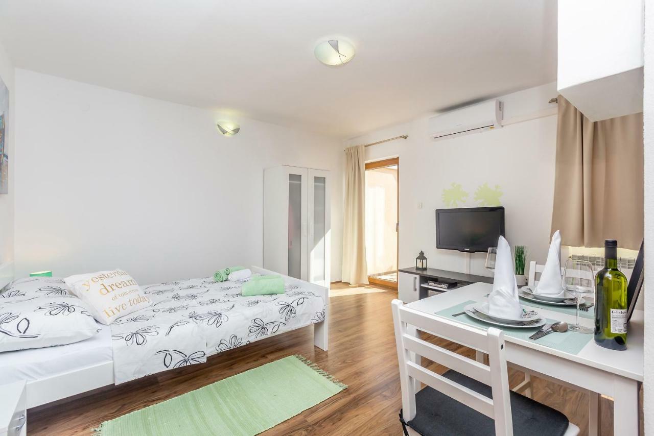 오미살즈 Studio Apartman Magdalena 아파트 외부 사진